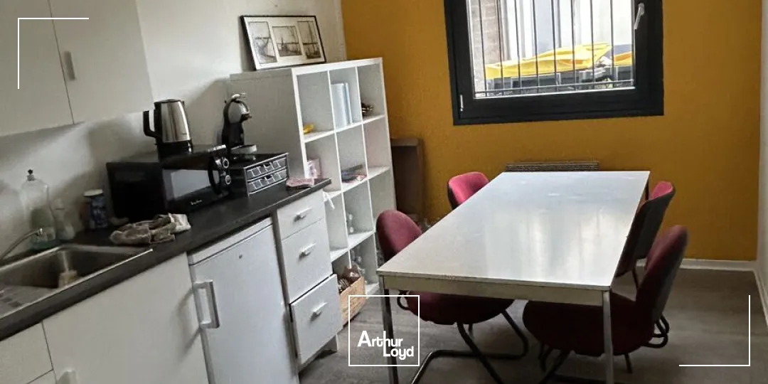 Entrepôt avec bureaux à louer - Proximité immédiate de la Pilaterie.