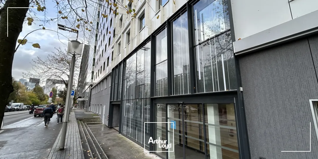 Bureaux rénovés avec Rooftop à Nanterre, proche de la Défense