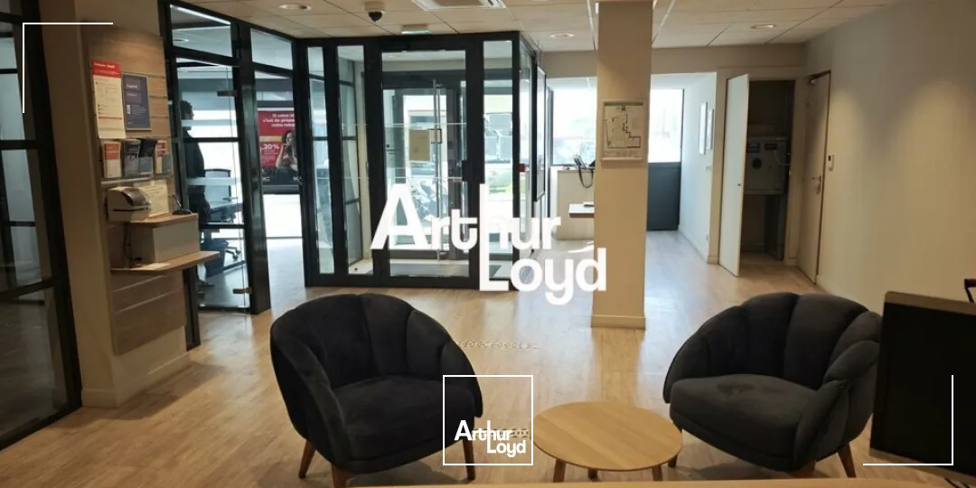 VENTE LOCAL COMMERCIAL195 M² + 1 PARKING EN SOUS SOL EMPLACEMENT N°1