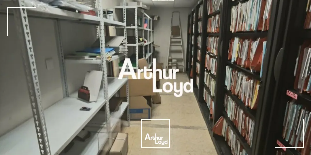 VENTE LOCAL COMMERCIAL195 M² + 1 PARKING EN SOUS SOL EMPLACEMENT N°1