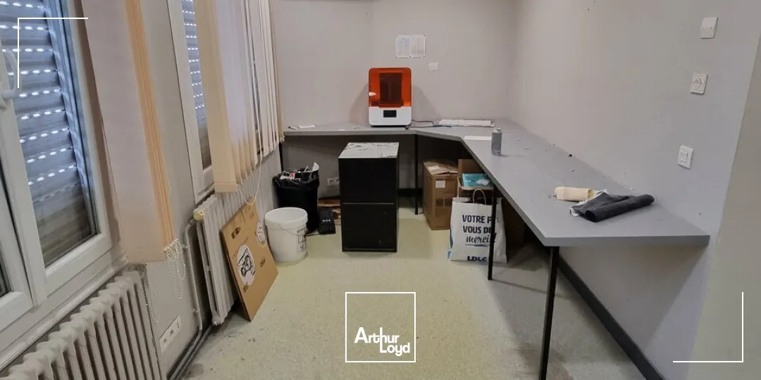 EXCELLENT EMPLACEMENT EN CENTRE-VILLE DE NIORT  VISIBILITÉ MAXIMALE SUR L'AVENUE DE PARIS !