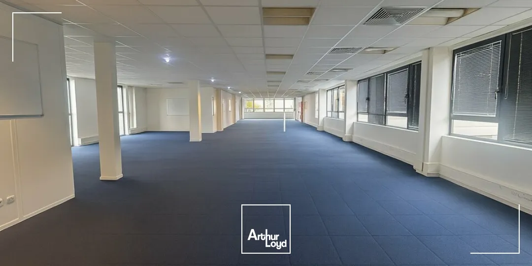 TOURS NORD AERONEF D910 ECHANGEUR A10 - A LOUER BUREAUX 467 M² POSSIBILITE PARKIINGS