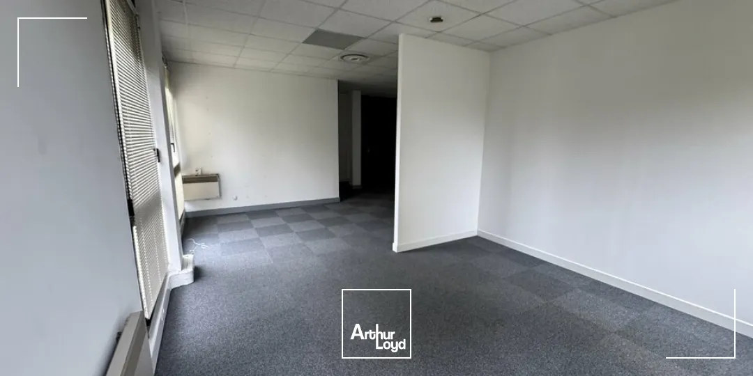 TOURS NORD BUREAUX A LOUER 64 M² 2 PARKINGS PROCHE ECHANGEUR A10 VISIBILITÉ D910