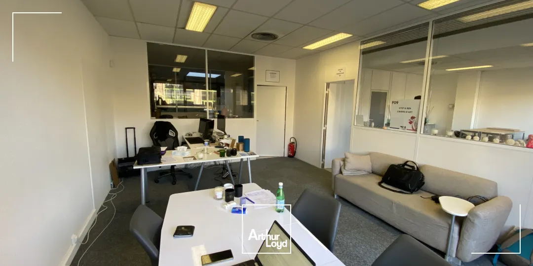 Locaux mixtes à louer sur TECH INDUS À AIX-EN-PROVENCE