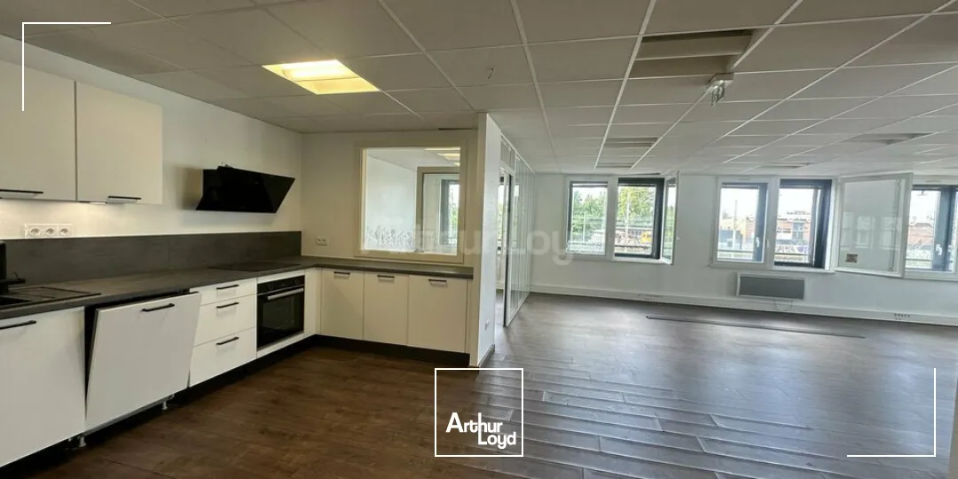 BUREAUX à LOUER de 363.6 m²