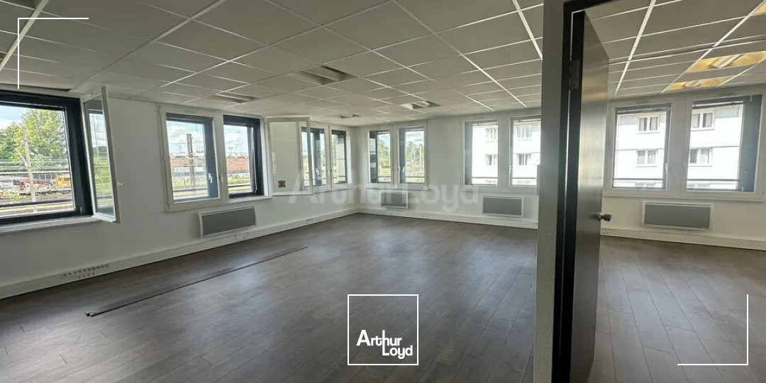 BUREAUX à LOUER de 363.6 m²