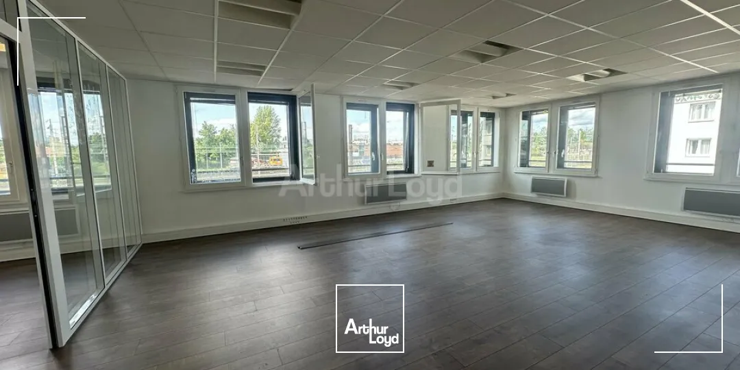 BUREAUX à LOUER de 363.6 m²