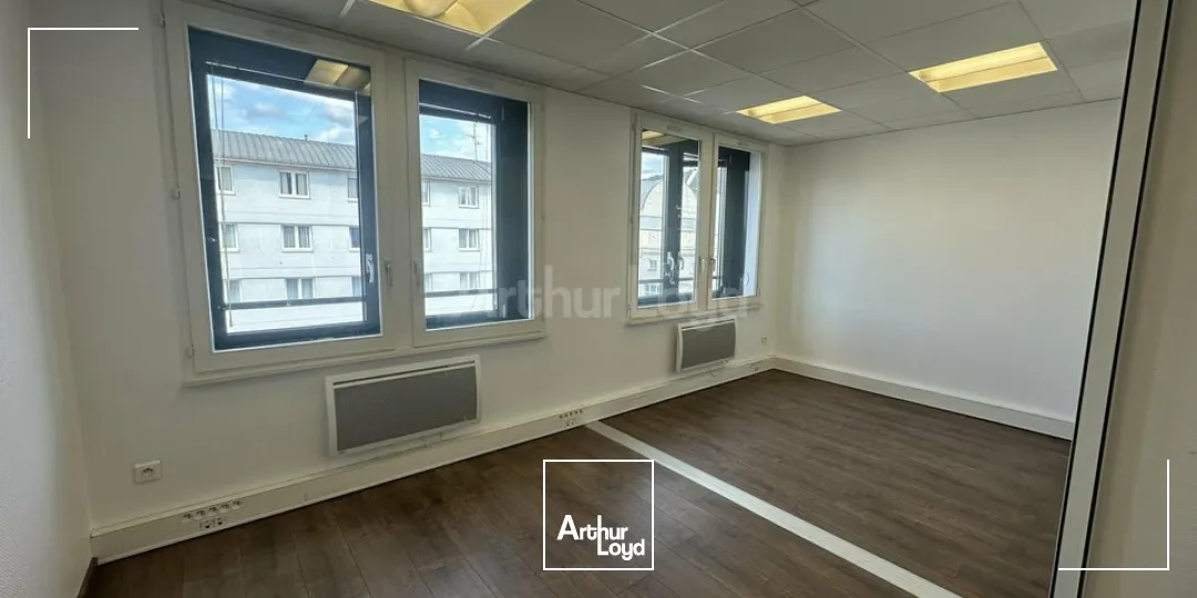 BUREAUX à LOUER de 363.6 m²