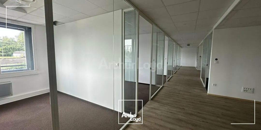 BUREAUX à LOUER de 363.6 m²