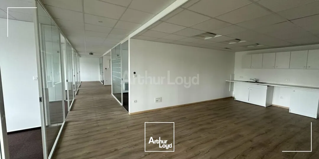 BUREAUX à LOUER de 363.6 m²