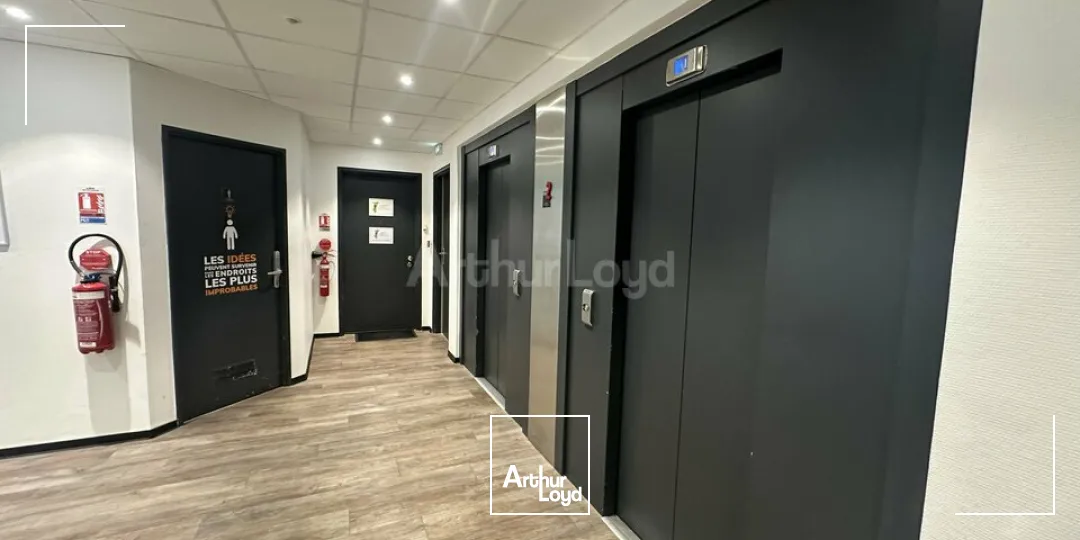 BUREAUX à LOUER de 363.6 m²