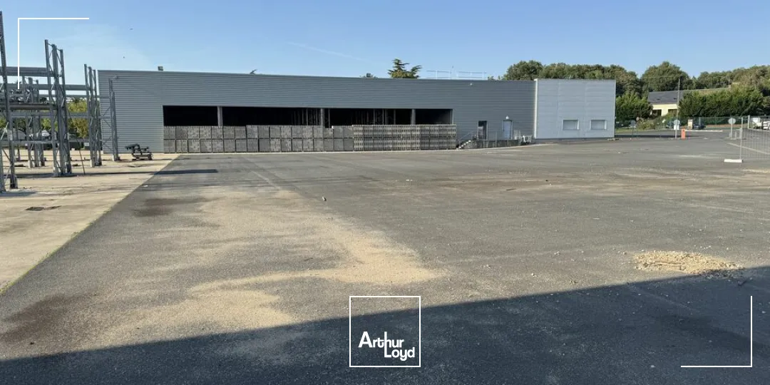 YZEURES-SUR-CREUSE BÂTIMENT D'ACTIVITES A VENDRE 1 052 M² TERRAIN 13 458 M²