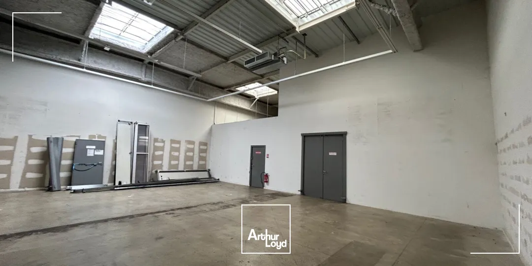 LOCAL COMMERCXIAL A LOUER - 370 M2 - LAON-CHAMBRY