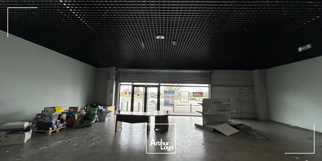 LOCAL COMMERCXIAL A LOUER - 370 M2 - LAON-CHAMBRY