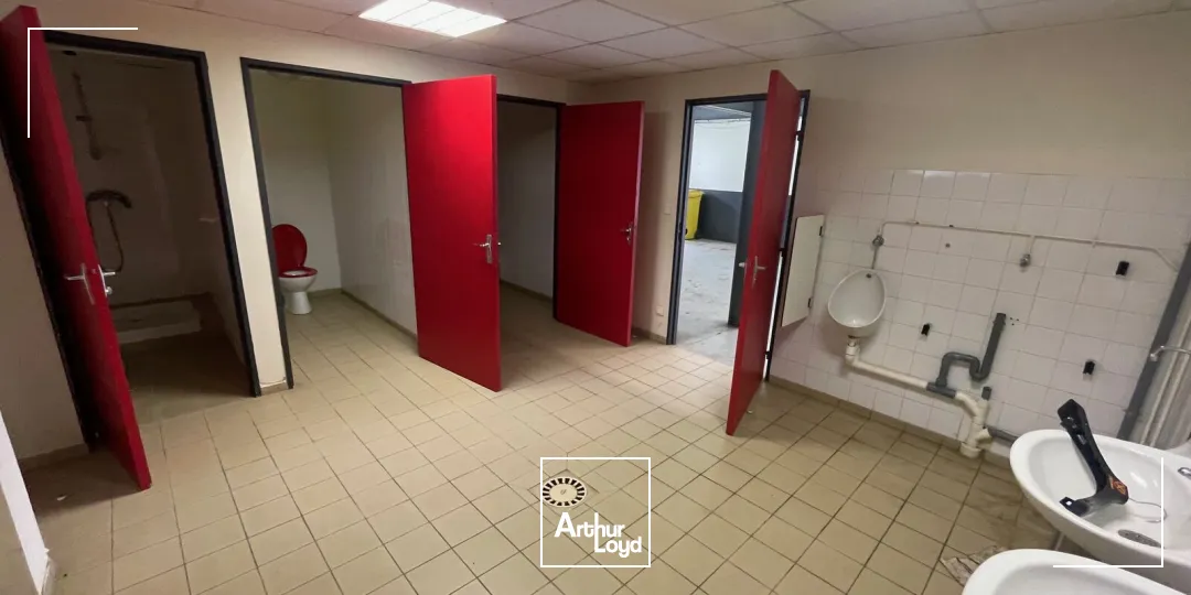 A LOUER LOCAL D'ACTIVITE 317 M2 JAUX ZC CAMPS DU ROY