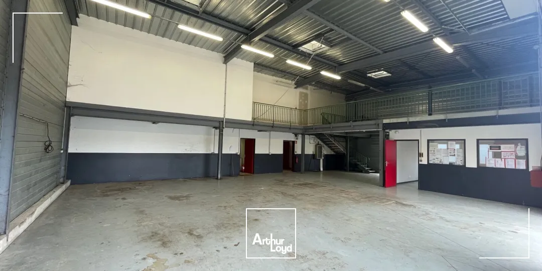 A LOUER LOCAL D'ACTIVITE 317 M2 JAUX ZC CAMPS DU ROY