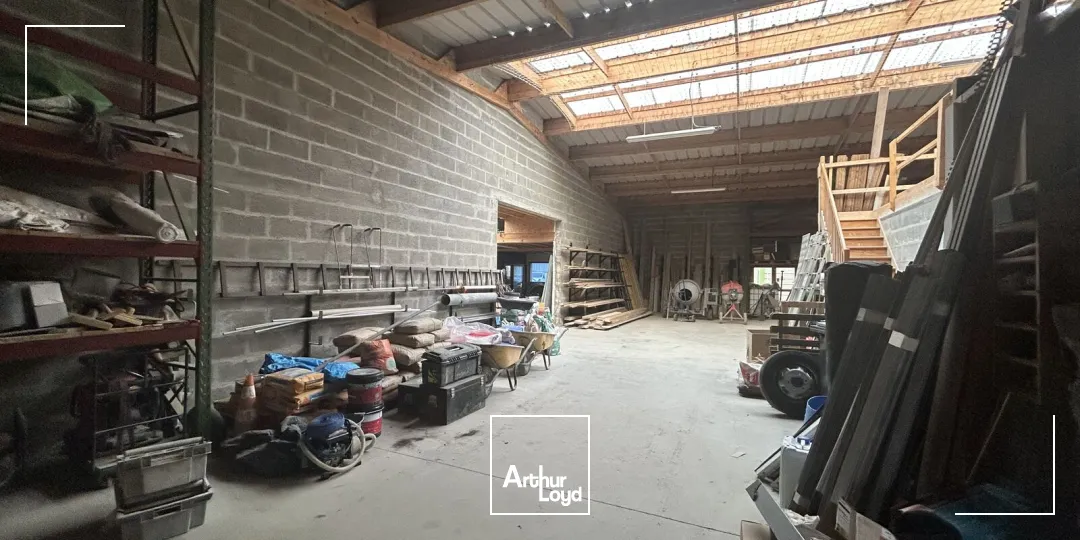 A LOUER - STOCKAGE - BUREAUX - ZONE ACTIVITES - PONTCHATEAU - 600 :2 - 300 m2