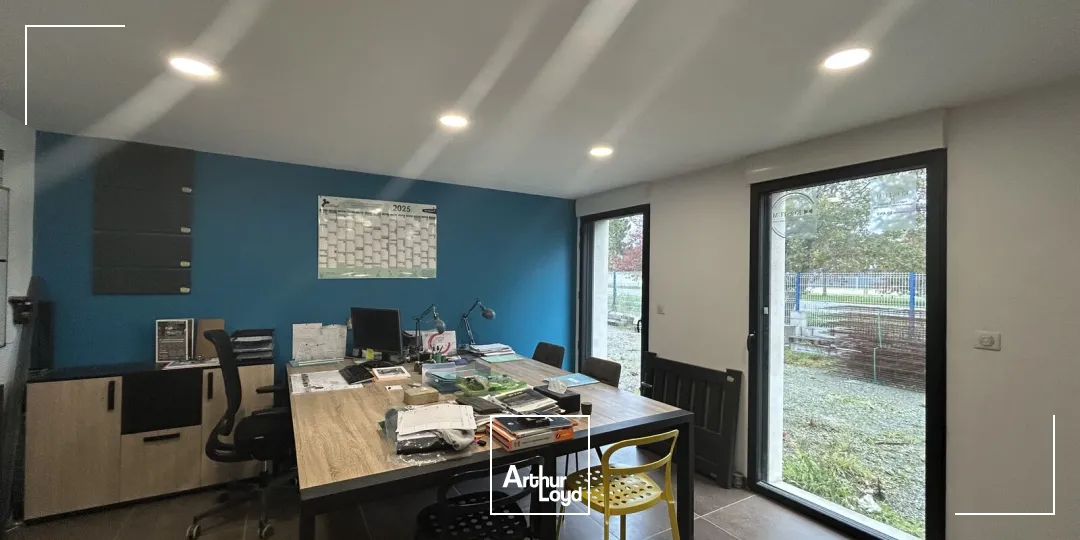 A LOUER - STOCKAGE - BUREAUX - ZONE ACTIVITES - PONTCHATEAU - 600 :2 - 300 m2