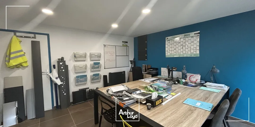 A LOUER - STOCKAGE - BUREAUX - ZONE ACTIVITES - PONTCHATEAU - 600 :2 - 300 m2