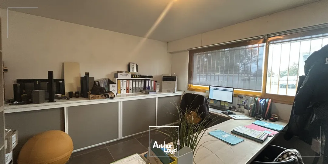 A LOUER - STOCKAGE - BUREAUX - ZONE ACTIVITES - PONTCHATEAU - 600 :2 - 300 m2