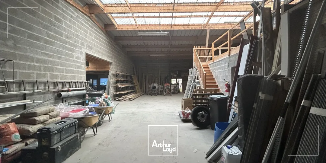 A LOUER - STOCKAGE - BUREAUX - ZONE ACTIVITES - PONTCHATEAU - 600 :2 - 300 m2