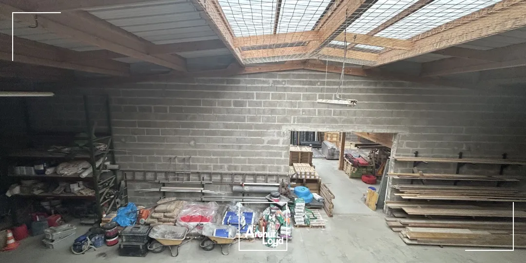 A LOUER - STOCKAGE - BUREAUX - ZONE ACTIVITES - PONTCHATEAU - 600 :2 - 300 m2