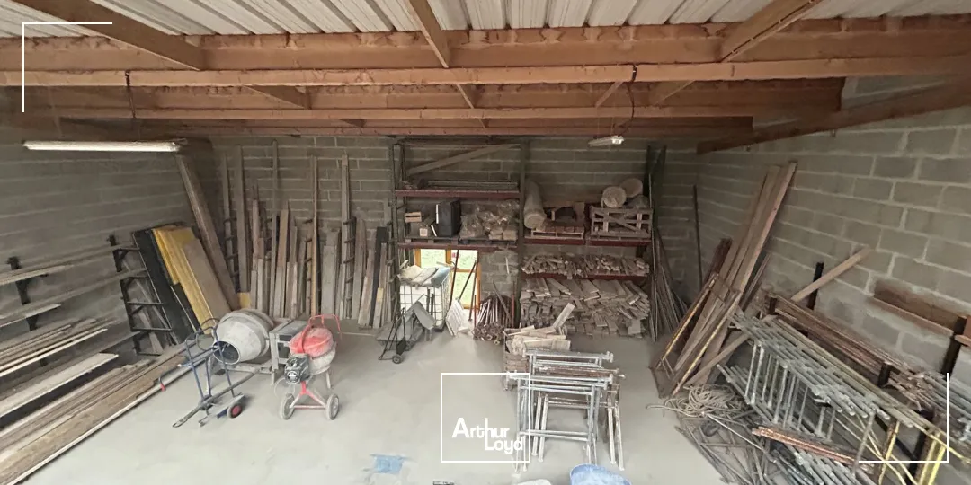 A LOUER - STOCKAGE - BUREAUX - ZONE ACTIVITES - PONTCHATEAU - 600 :2 - 300 m2