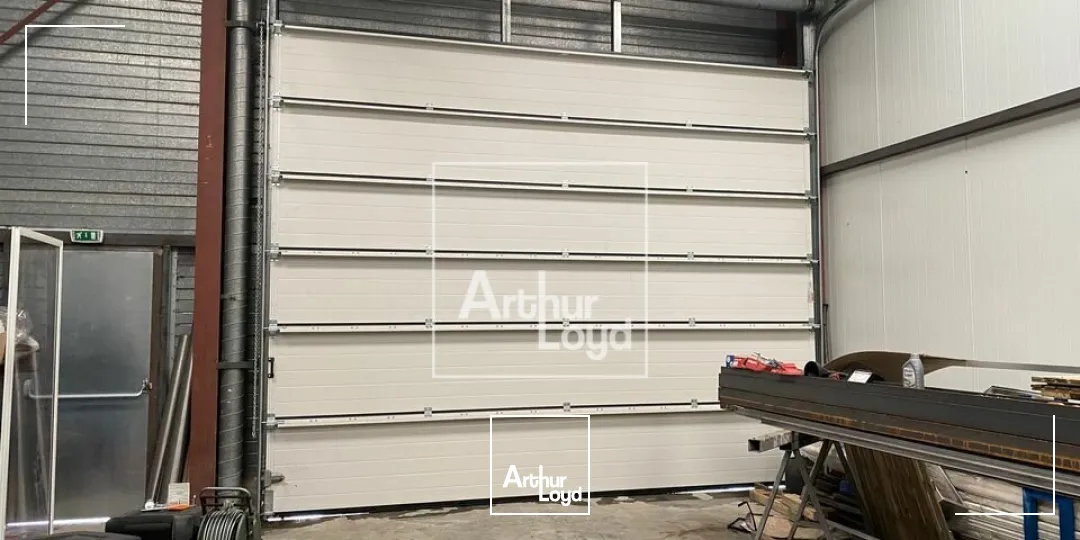 MOISSY CRAMAYEL LOCAL A VENDRE