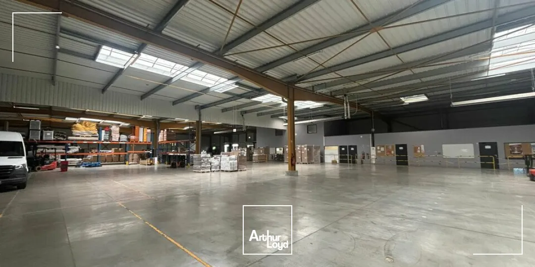 LOCAL LOGISTIQUE 2 000M² - A LOUER - LA ROCHE / YON NORD