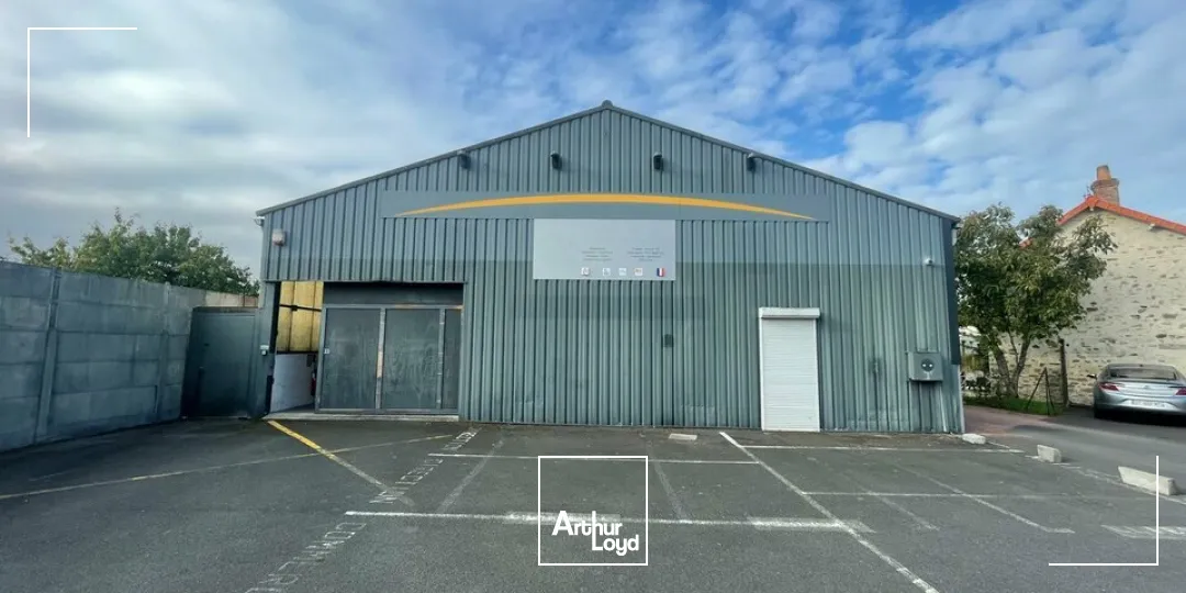 LOCAL D'ACTIVITÉ DE 376M² À LA LOCATION  MONTAIGU-VENDÉE 