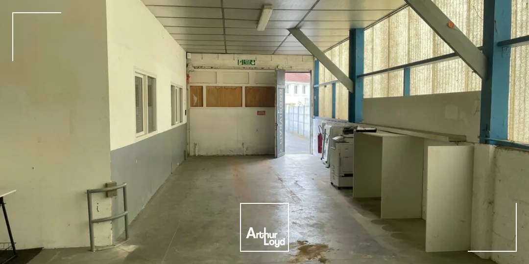 LOCAL D'ACTIVITÉ DE 376M² À LA LOCATION  MONTAIGU-VENDÉE 