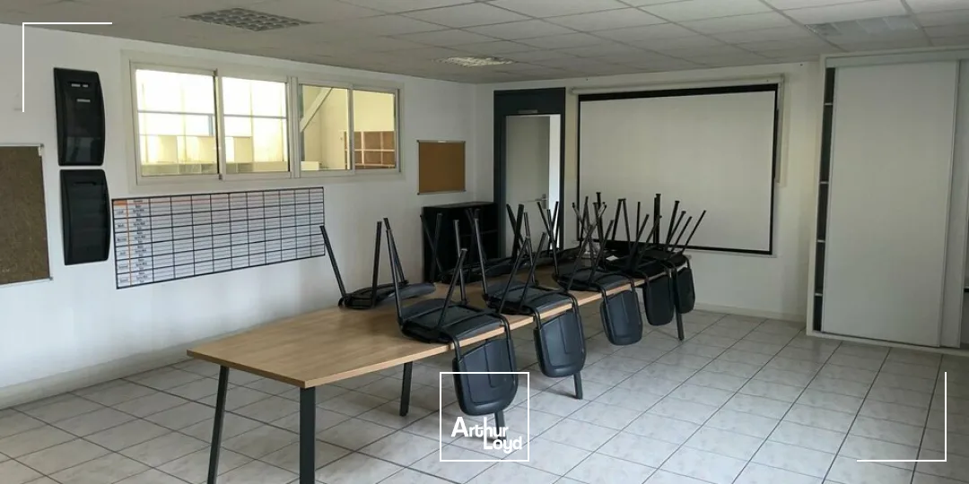 LOCAL D'ACTIVITÉ DE 376M² À LA LOCATION  MONTAIGU-VENDÉE 