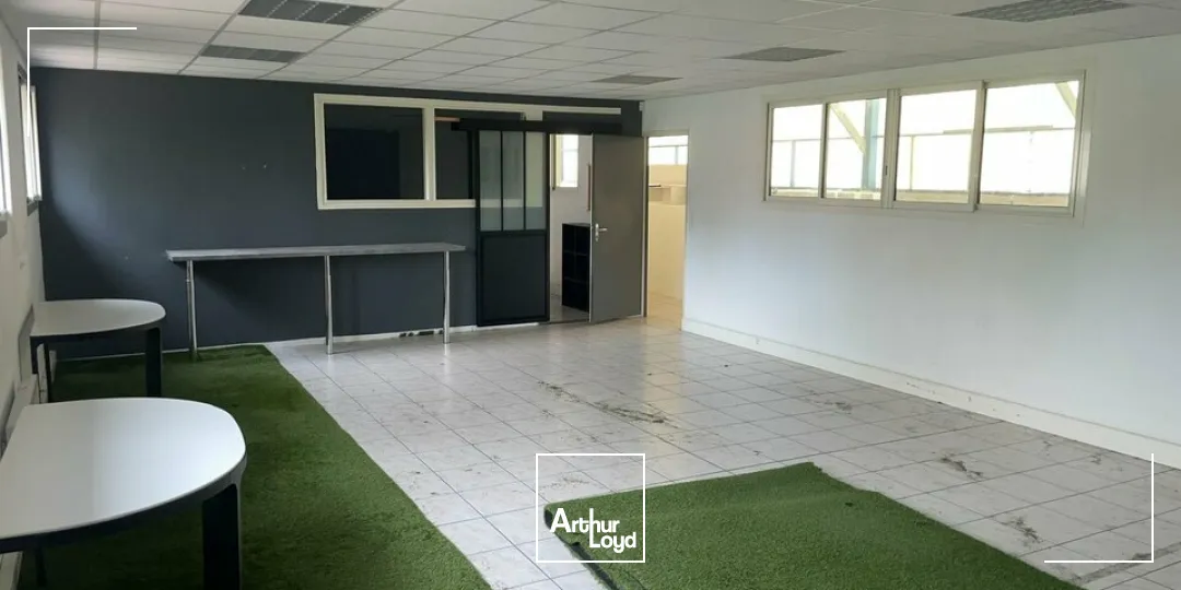 LOCAL D'ACTIVITÉ DE 376M² À LA LOCATION  MONTAIGU-VENDÉE 