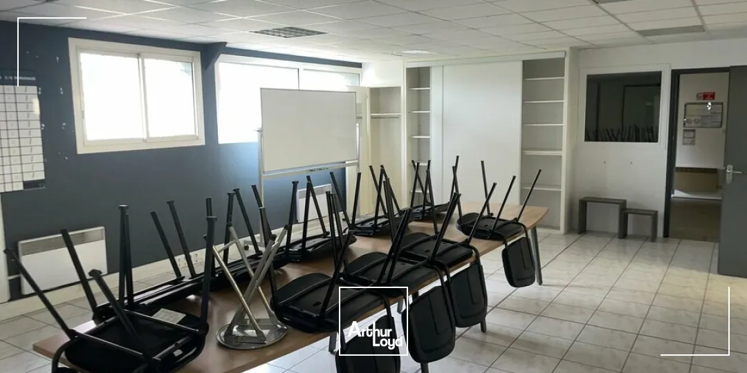 LOCAL D'ACTIVITÉ DE 376M² À LA LOCATION  MONTAIGU-VENDÉE 