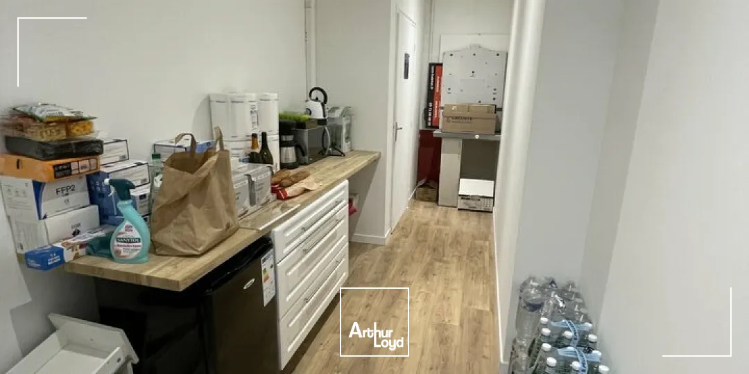 LOCATION BUREAUX + ENTREPOT PROCHE AVENUE DE PARIS NIORT 210 m2