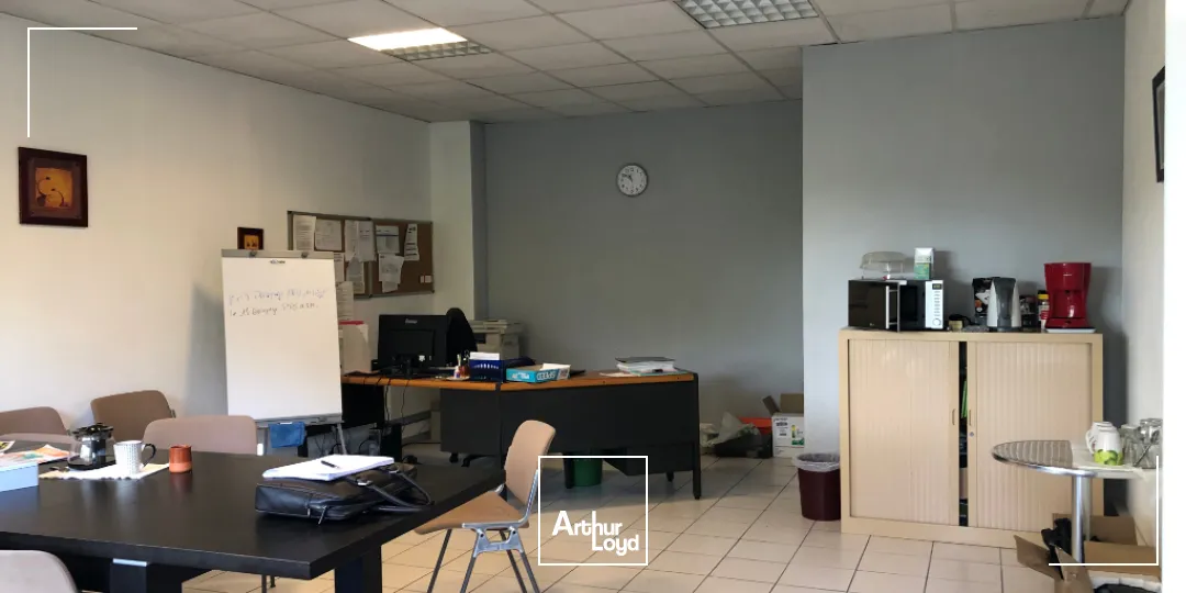 LOCATION BUREAUX + ENTREPOT PROCHE AVENUE DE PARIS NIORT 210 m2