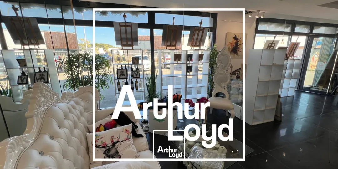 LOCAUX PROFESSIONNELS A LOUER - ST JEAN DE VEDAS - TERRASSE PRIVATIVE