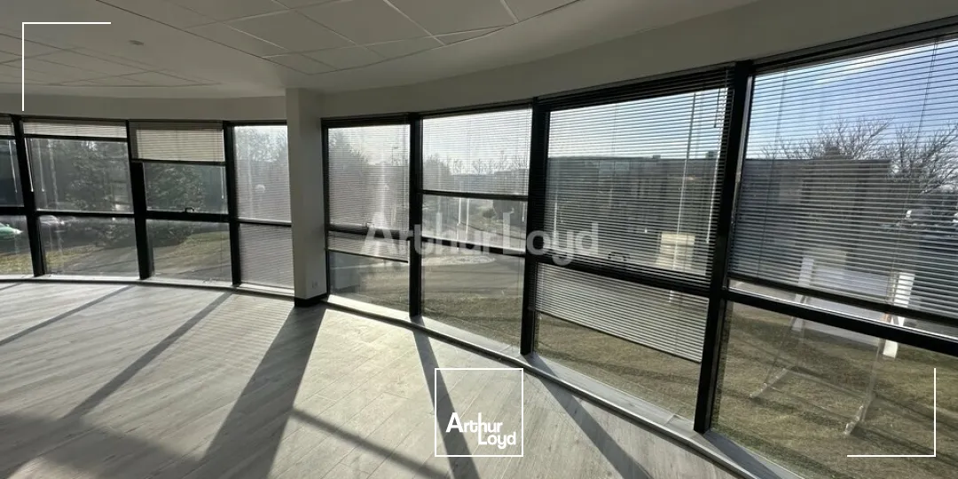 BUREAUX à VENDRE de 262 m²