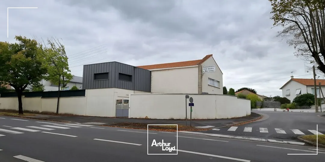 EXCELLENT EMPLACEMENT EN CENTRE-VILLE DE NIORT  VISIBILITÉ MAXIMALE SUR L'AVENUE DE PARIS !