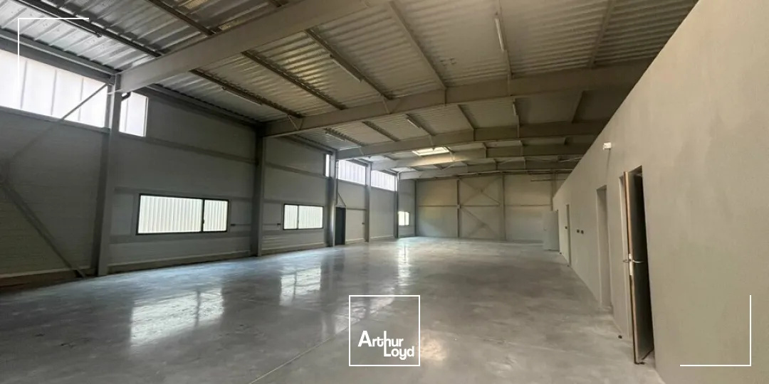 À LOUER  LOCAL D'ACTIVITÉ NEUF ET POLYVALENT  AIZENAY (85)