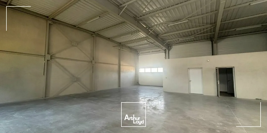 À LOUER  LOCAL D'ACTIVITÉ NEUF ET POLYVALENT  AIZENAY (85)