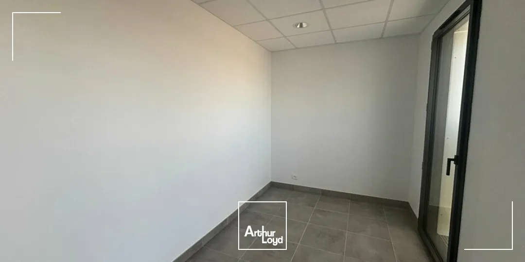 À LOUER  LOCAL D'ACTIVITÉ NEUF ET POLYVALENT  AIZENAY (85)