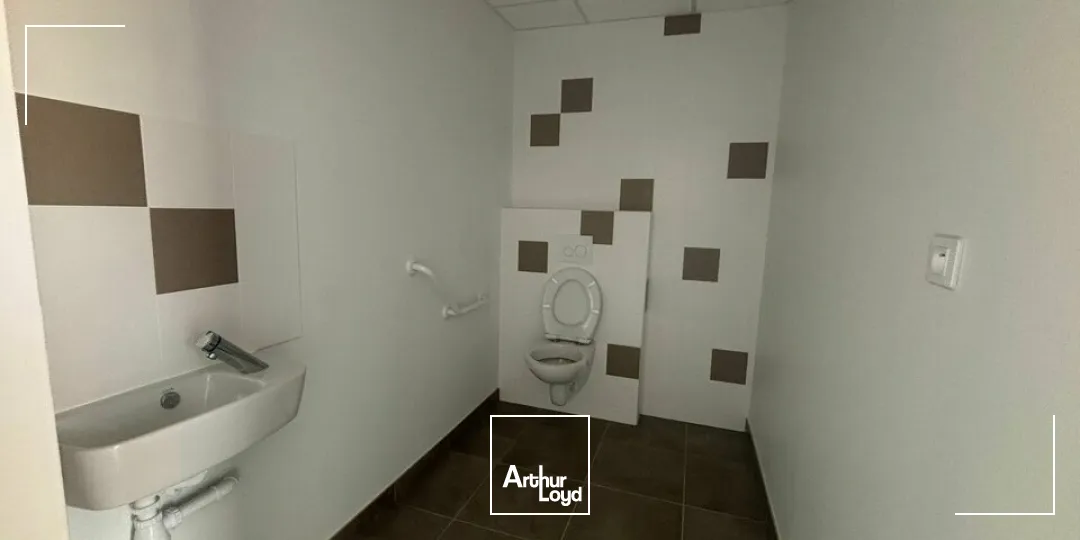 À LOUER  LOCAL D'ACTIVITÉ NEUF ET POLYVALENT  AIZENAY (85)