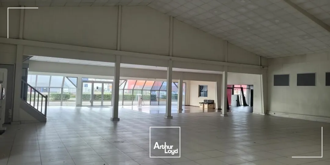 LOCATION COMMERCIAL/ACTIVITE 1833m²
