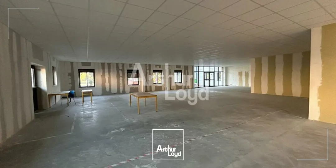 LA CHAUSSÉE SAINT VICTOR - LOCATION BUREAUX DE 232,58 M² - ACCÈS A10 À 2 MN 