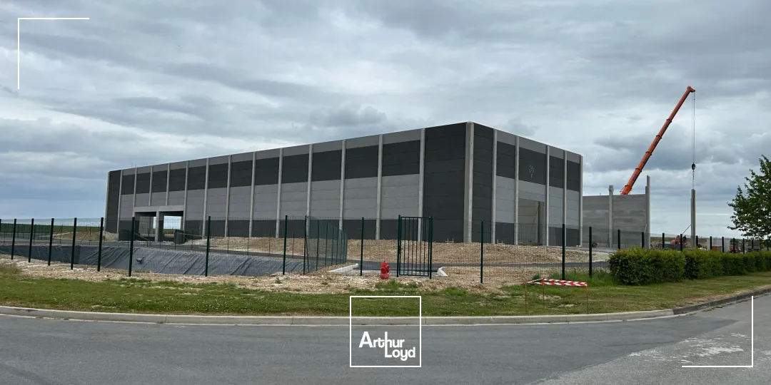 A LOUER - LOCAUX D'ACTIVITÉS - 2100 M2 (divisible de 300 m2 à 600 m2) - LAON