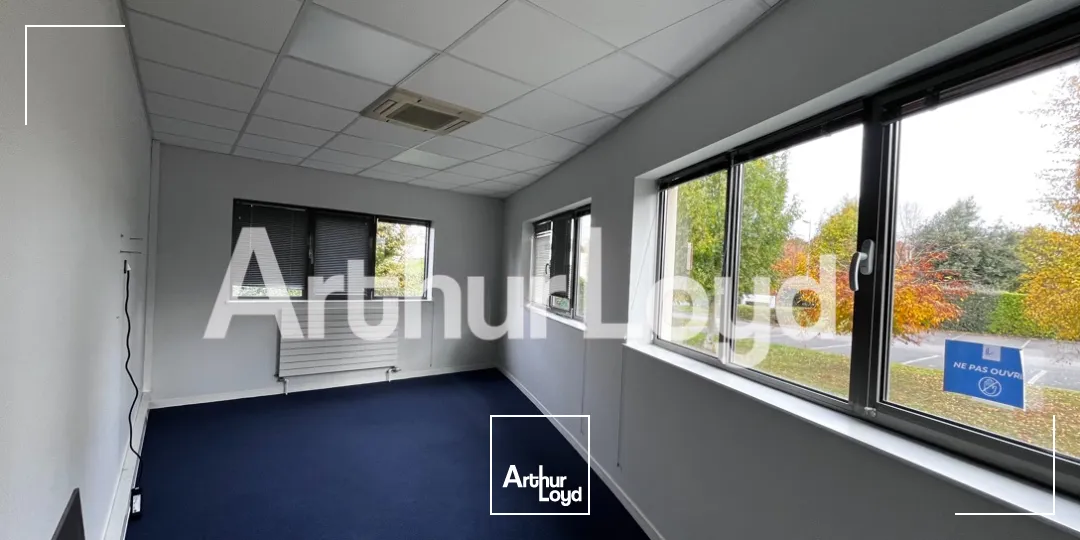 BATIMENT TERTIAIRE A VENDRE - ST CONTEST