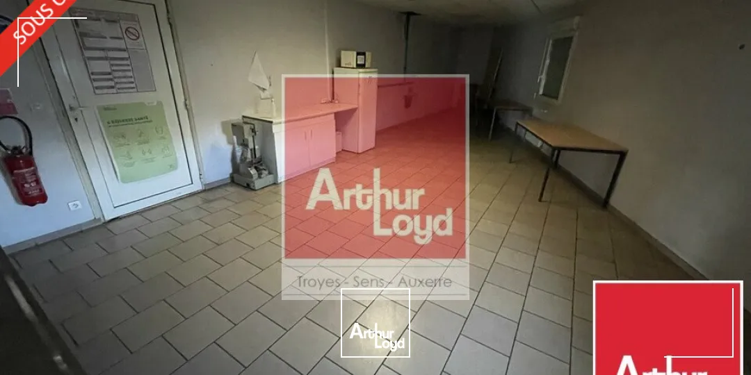 Migennes, Zi, Bâtiment Industriel de 1150m2 sur 12000m2 de terrain