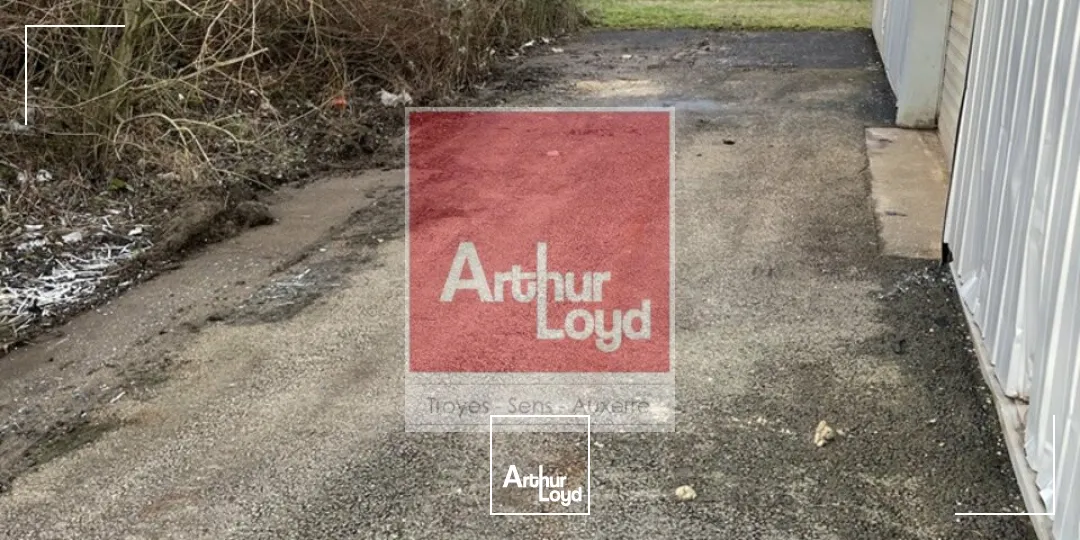 Migennes, Zi, Bâtiment Industriel de 1150m2 sur 12000m2 de terrain