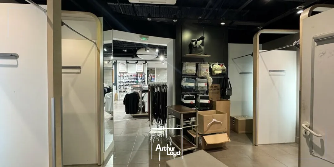 TOURS NORD CENTRE COMMERCIAL LA PETITE ARCHE COMMERCE A VENDRE 173 M²